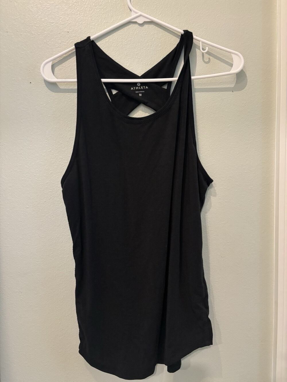 Athleta Essence Tank Women’s Medium Black Open Back Cross Strap Yoga Workout Top